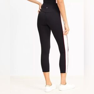 Lou & Grey Colorblock Softsculpt Leggings women's medium. Black w/ white & red